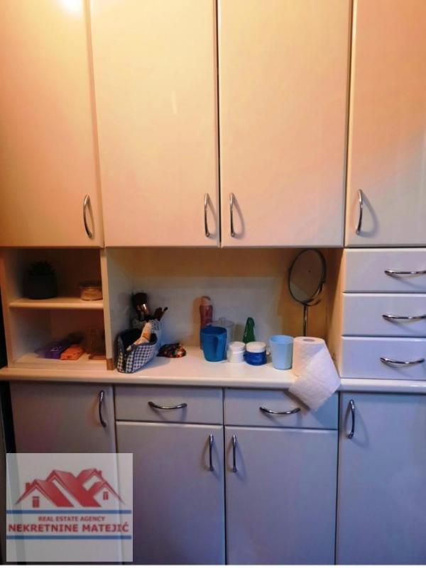 Slika 9 - STAN CENTAR KOD HOTELA KRAGUJEVAC TROSOBAN 77M2, 5. SPRAT, LIFT, ---115.500 E