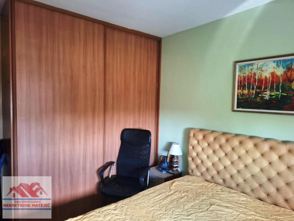 Slika 11 - STAN CENTAR KOD HOTELA KRAGUJEVAC TROSOBAN 77M2, 5. SPRAT, LIFT, ---115.500 E