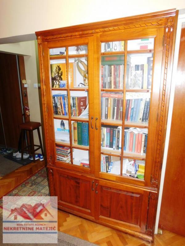 Slika 5 - STAN CENTAR KOD HOTELA KRAGUJEVAC TROSOBAN 77M2, 5. SPRAT, LIFT, ---115.500 E