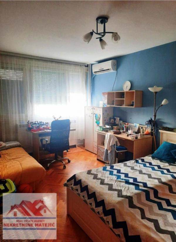 Slika 7 - STAN CENTAR KOD HOTELA KRAGUJEVAC TROSOBAN 77M2, 5. SPRAT, LIFT, ---115.500 E