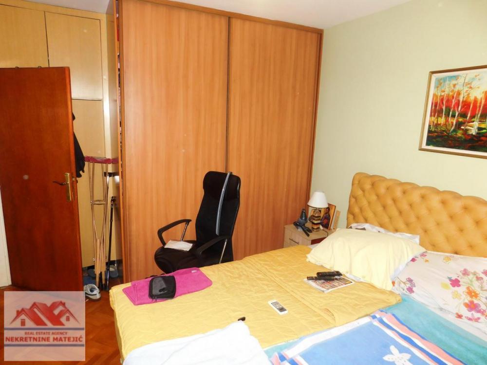 Slika 10 - STAN CENTAR KOD HOTELA KRAGUJEVAC TROSOBAN 77M2, 5. SPRAT, LIFT, ---115.500 E