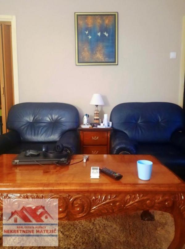 Slika 3 - STAN CENTAR KOD HOTELA KRAGUJEVAC TROSOBAN 77M2, 5. SPRAT, LIFT, ---115.500 E