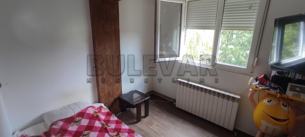 Slika 1 - Trosoban, 75m2, Slovačkih pobunjenika Kragujevac, sa terasom, sa parkingom