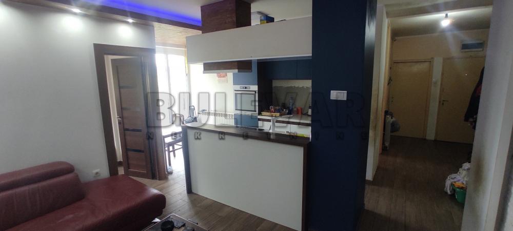 Slika 8 - Trosoban, 75m2, Slovačkih pobunjenika Kragujevac, sa terasom, sa parkingom