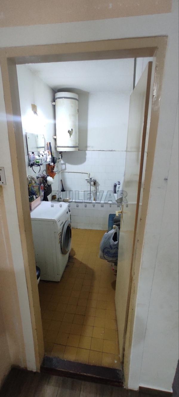 Slika 10 - Trosoban, 75m2, Slovačkih pobunjenika Kragujevac, sa terasom, sa parkingom