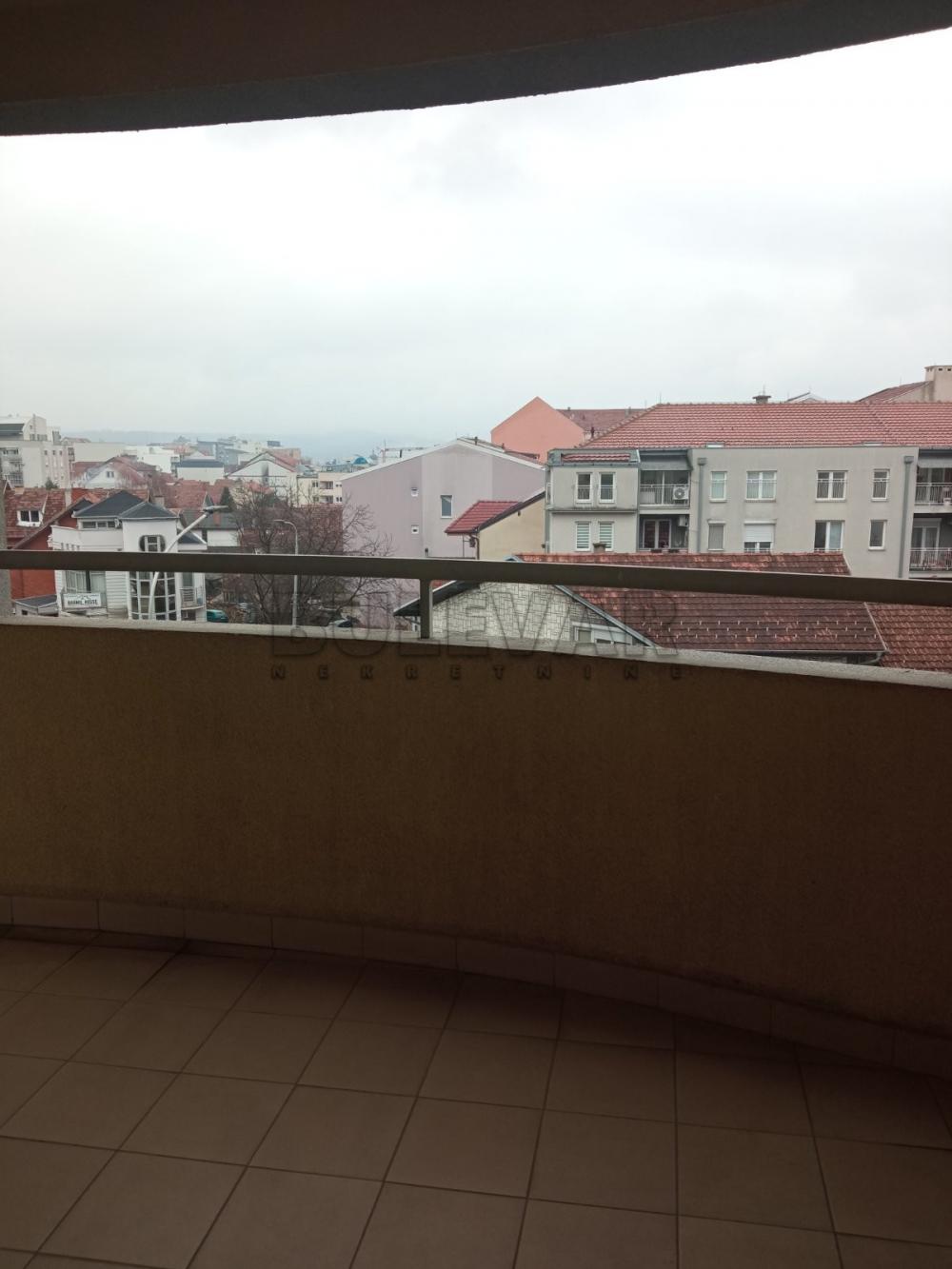 Slika 6 - Trosoban, 105m2, Dragoljuba Milovanovića Bene Kragujevac, sa terasom, ima lift