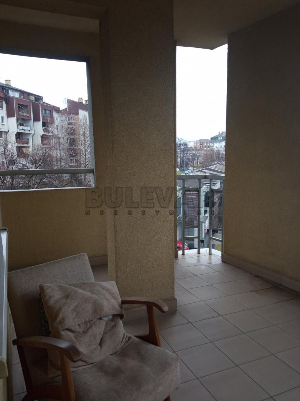 Slika 7 - Trosoban, 105m2, Dragoljuba Milovanovića Bene Kragujevac, sa terasom, ima lift