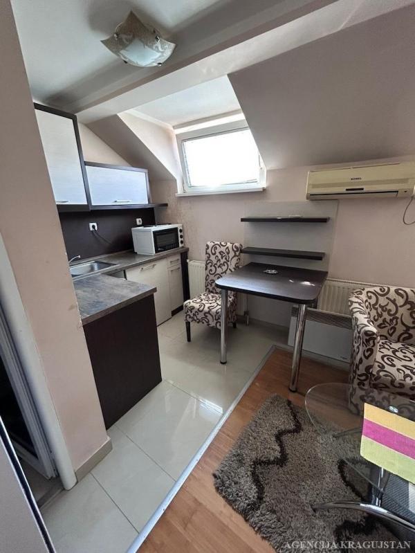 Slika 9 - Jednosoban, 152m2, Erdoglija Kragujevac