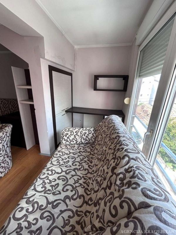 Slika 1 - Jednosoban, 152m2, Erdoglija Kragujevac