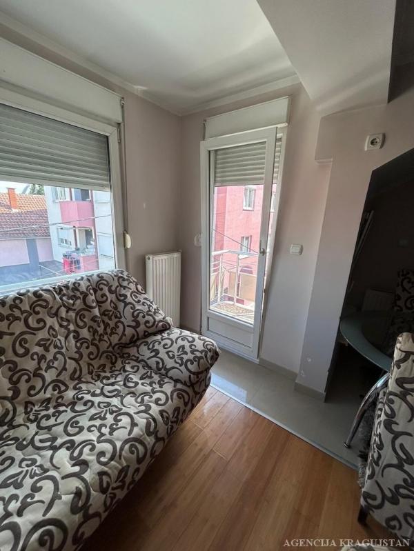 Slika 2 - Jednosoban, 152m2, Erdoglija Kragujevac