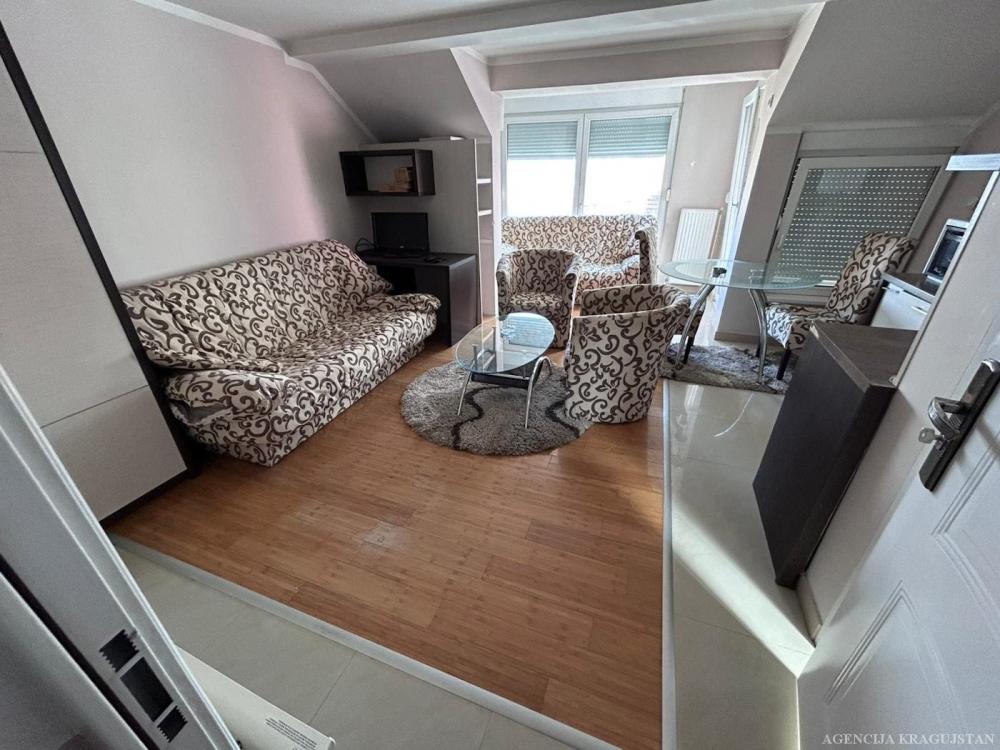 Slika 10 - Jednosoban, 152m2, Erdoglija Kragujevac