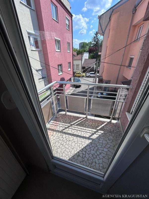 Slika 11 - Jednosoban, 152m2, Erdoglija Kragujevac