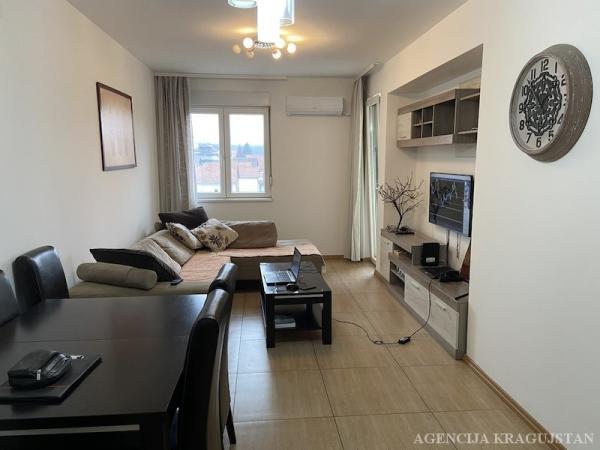 Glavna slika -Dvosoban, 50m2, Erdoglija Kragujevac, sa terasom, ima lift