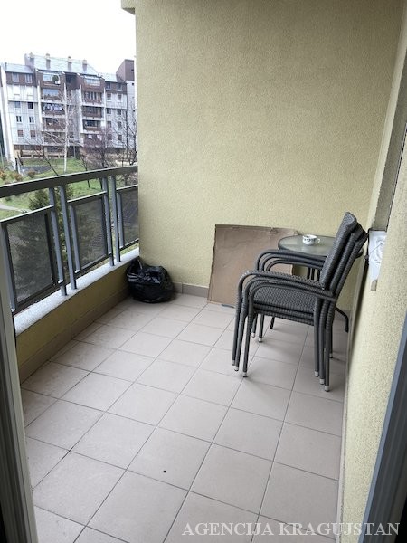 Slika 7 - Dvosoban, 50m2, Erdoglija Kragujevac, sa terasom, ima lift