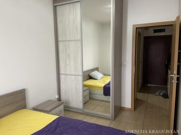 Slika 3 - Dvosoban, 50m2, Erdoglija Kragujevac, sa terasom, ima lift
