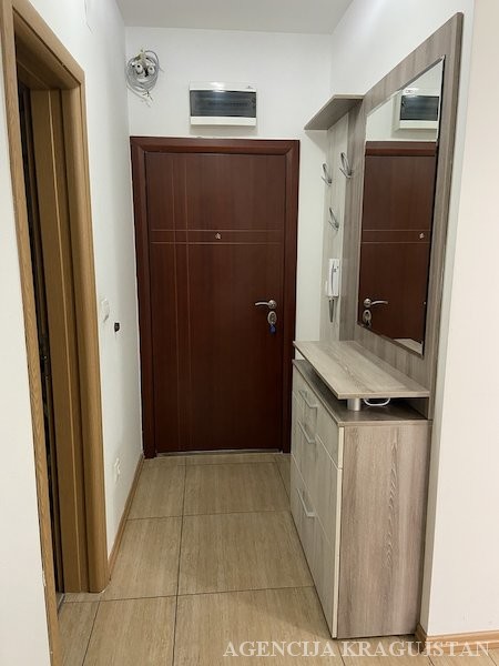 Slika 6 - Dvosoban, 50m2, Erdoglija Kragujevac, sa terasom, ima lift