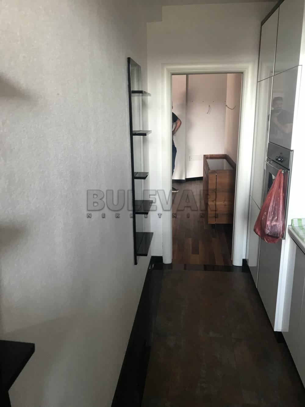 Slika 9 - Dvoiposoban, 75m2, Dragoljuba Milovanovića Bene Kragujevac, sa terasom, ima lift