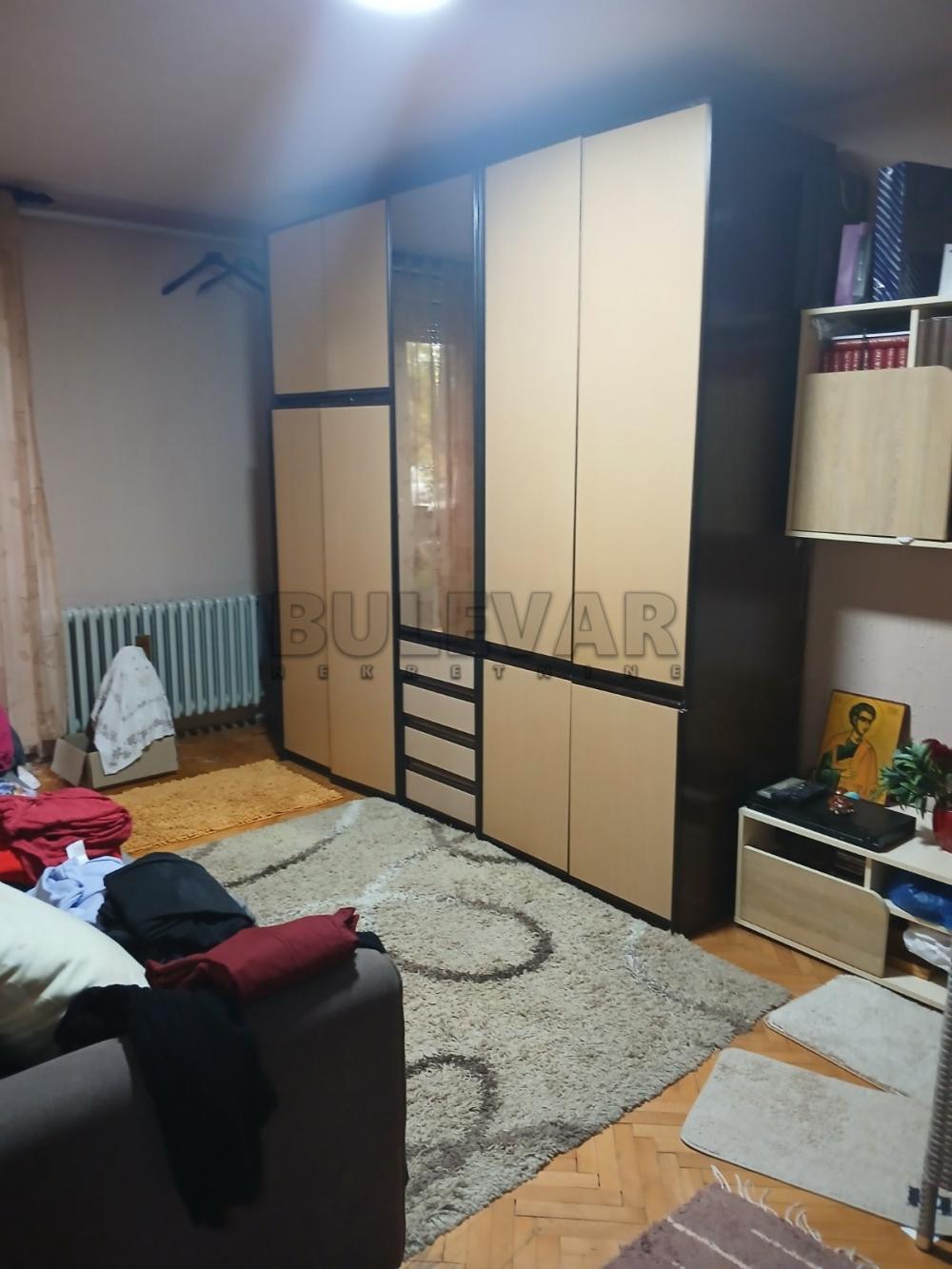 Slika 6 - Trosoban, 72m2, Bulevar kraljice Marije Kragujevac, sa terasom, sa parkingom