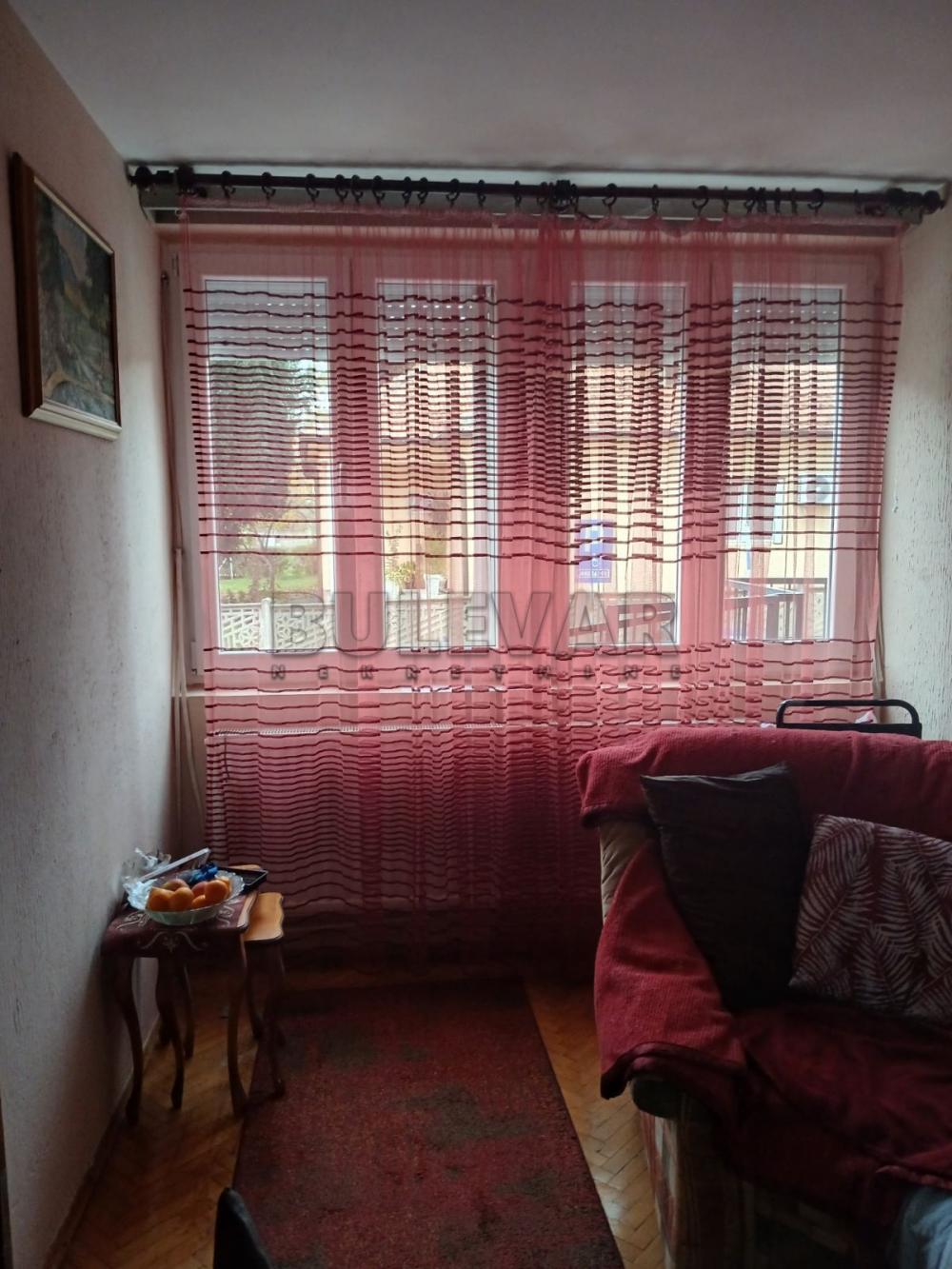 Slika 1 - Trosoban, 72m2, Bulevar kraljice Marije Kragujevac, sa terasom, sa parkingom