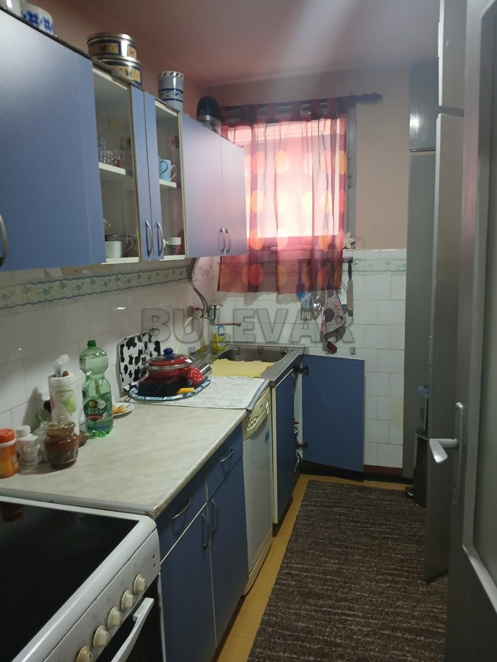 Slika 4 - Trosoban, 72m2, Bulevar kraljice Marije Kragujevac, sa terasom, sa parkingom