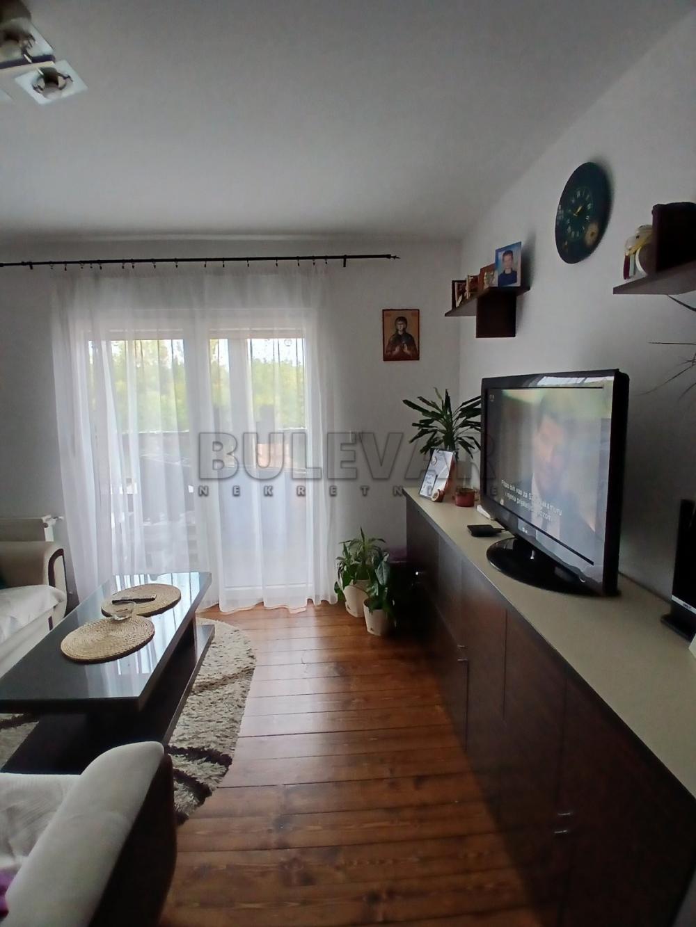 Slika 1 - Trosoban, 64m2, Dragoljuba Milovanovića Bene Kragujevac, sa terasom