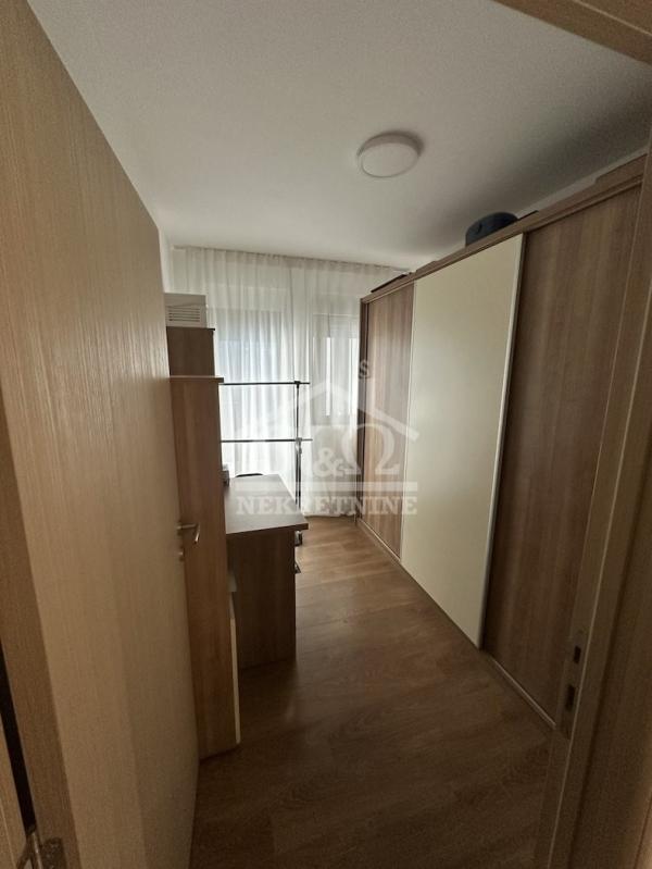 Slika 10 - Troiposoban, 75m2, Erdoglija Kragujevac, sa terasom, ima lift