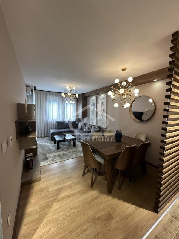 Slika 1 - Troiposoban, 75m2, Erdoglija Kragujevac, sa terasom, ima lift