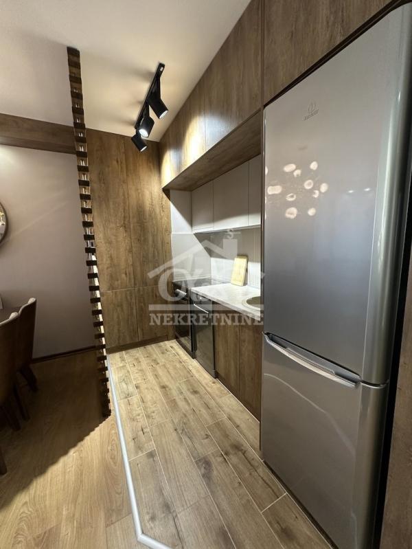 Slika 4 - Troiposoban, 75m2, Erdoglija Kragujevac, sa terasom, ima lift