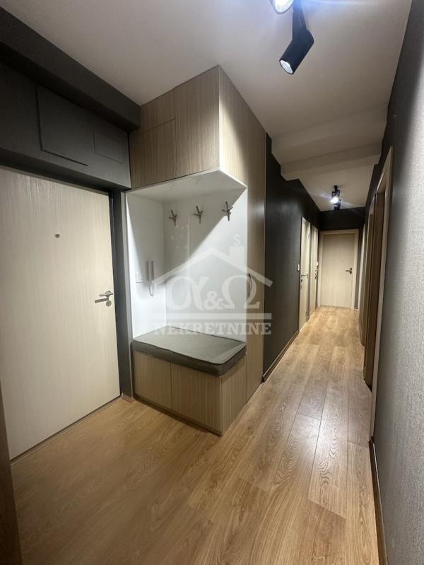 Slika 5 - Troiposoban, 75m2, Erdoglija Kragujevac, sa terasom, ima lift