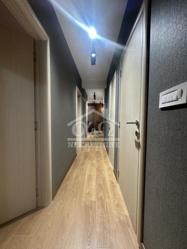 Slika 6 - Troiposoban, 75m2, Erdoglija Kragujevac, sa terasom, ima lift