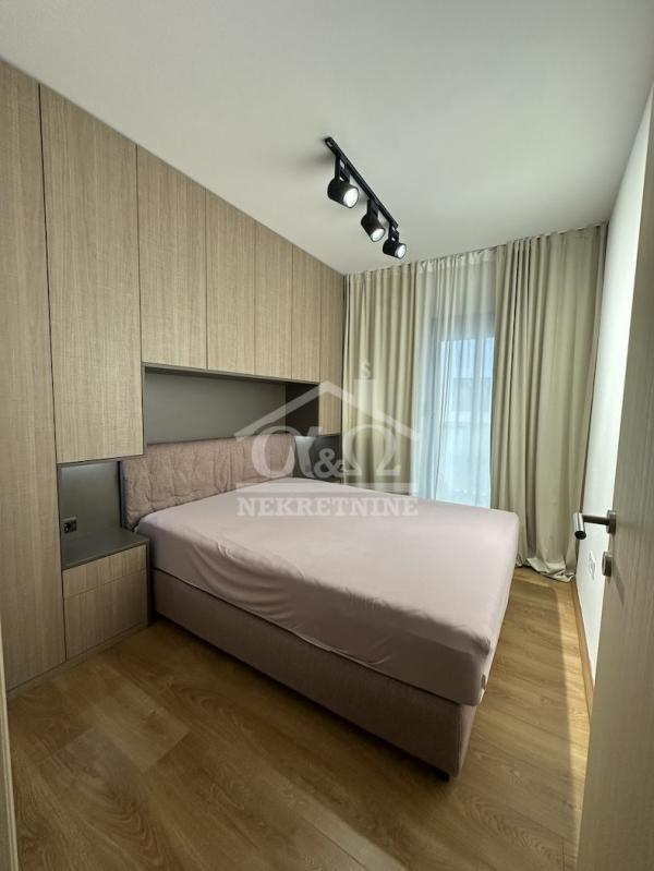 Slika 9 - Troiposoban, 75m2, Erdoglija Kragujevac, sa terasom, ima lift