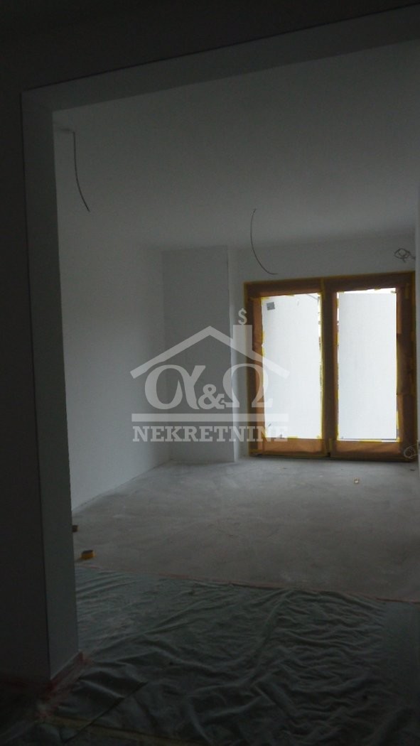 Slika 1 - Jednoiposoban, 42m2, Erdoglija Kragujevac, sa terasom