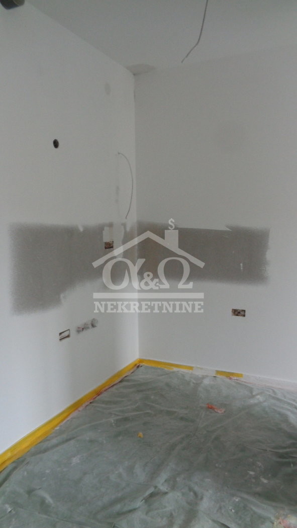 Slika 4 - Jednoiposoban, 42m2, Erdoglija Kragujevac, sa terasom