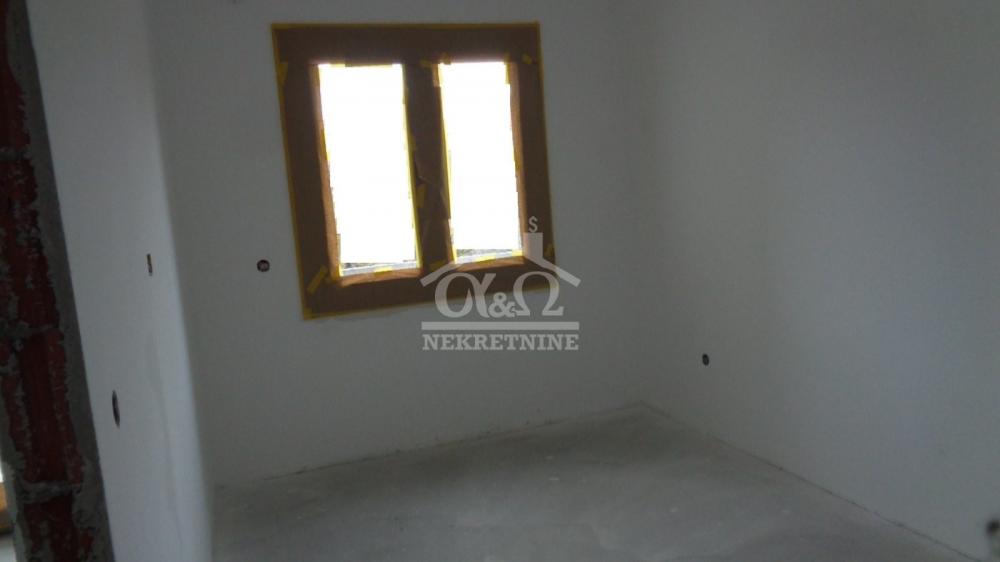 Slika 6 - Jednoiposoban, 42m2, Erdoglija Kragujevac, sa terasom