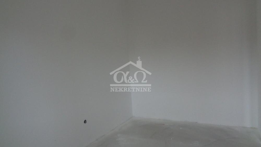 Slika 7 - Jednoiposoban, 42m2, Erdoglija Kragujevac, sa terasom