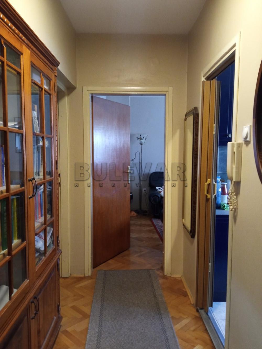 Slika 6 - Dvoiposoban, 77m2, Lepenički bulevar Kragujevac, sa parkingom