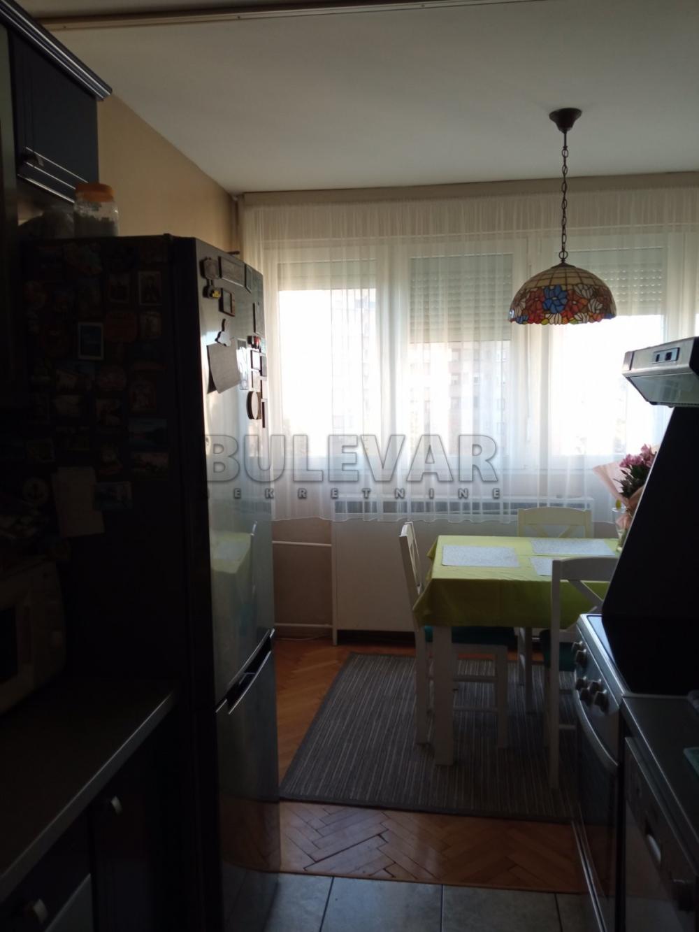 Slika 11 - Dvoiposoban, 77m2, Lepenički bulevar Kragujevac, sa parkingom