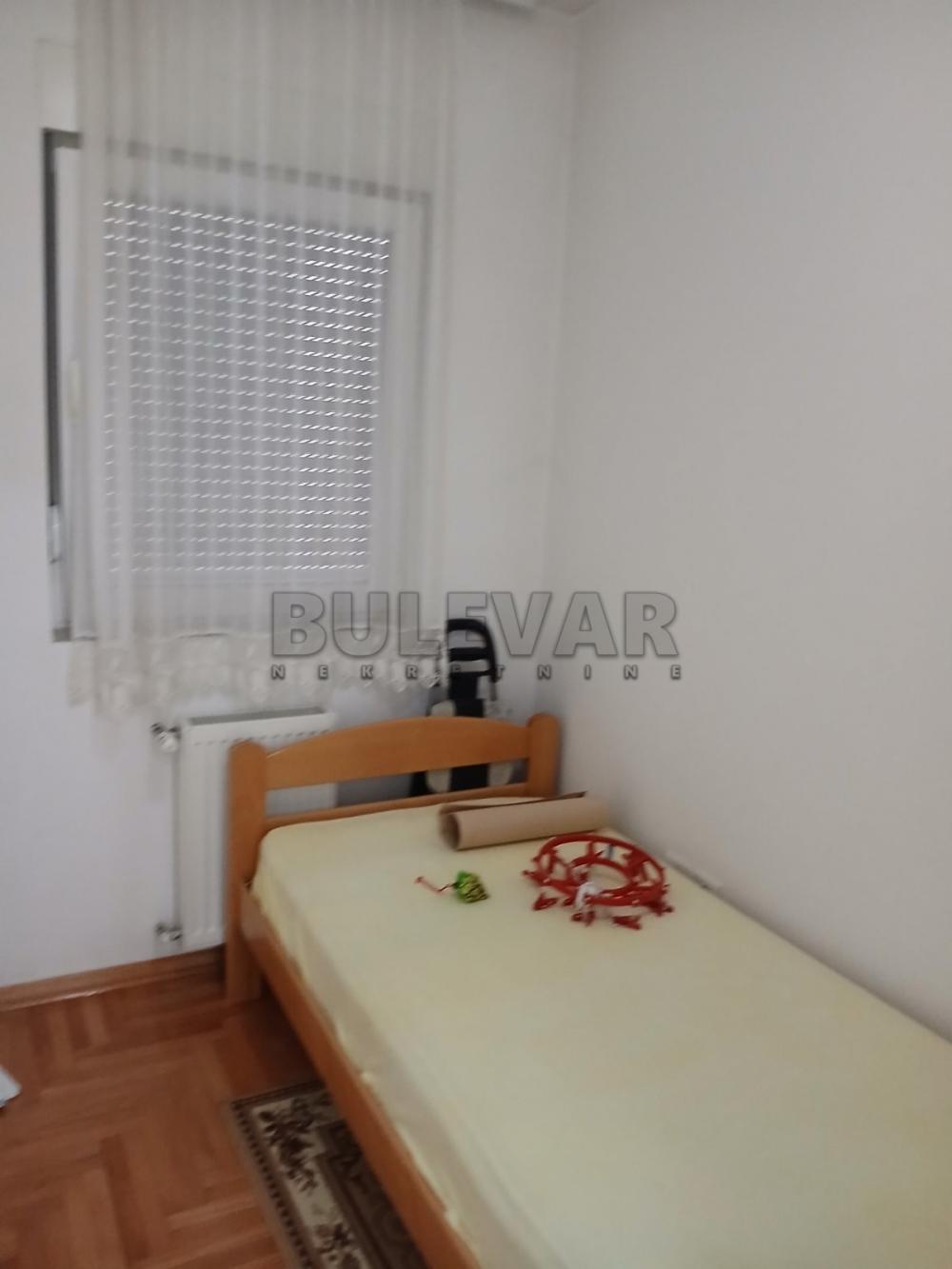 Slika 6 - Dvosoban, 42m2, Dragoslava Srejovića Kragujevac, sa terasom, sa parkingom