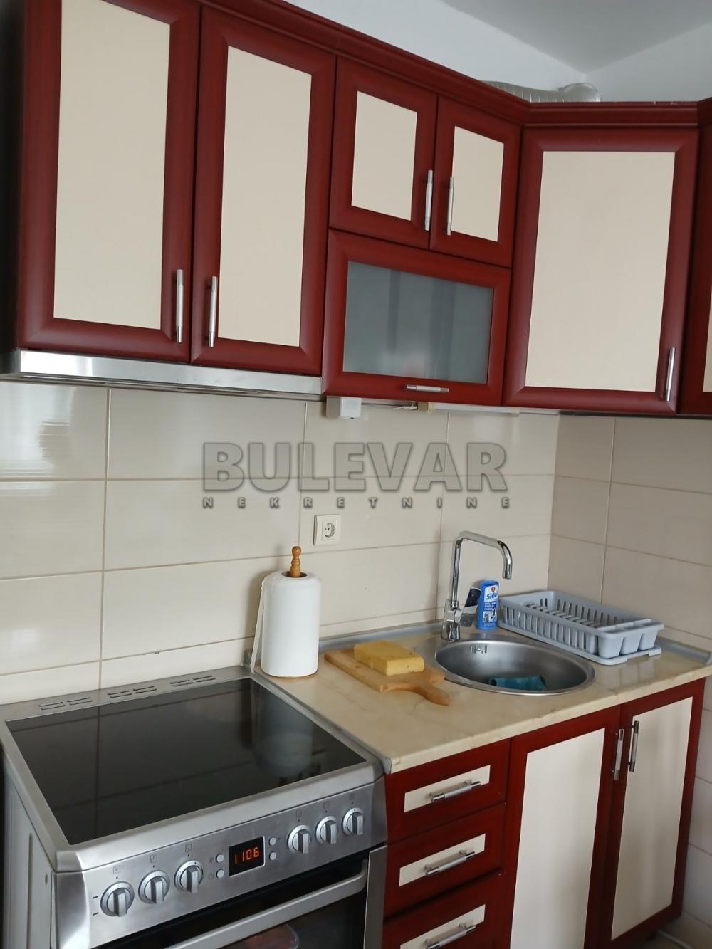 Slika 1 - Dvosoban, 42m2, Dragoslava Srejovića Kragujevac, sa terasom, sa parkingom