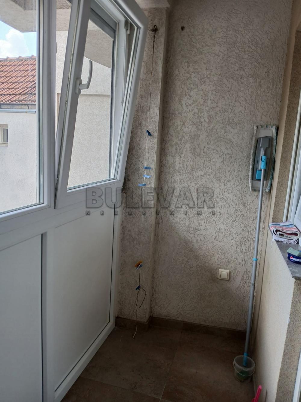 Slika 2 - Dvosoban, 42m2, Dragoslava Srejovića Kragujevac, sa terasom, sa parkingom