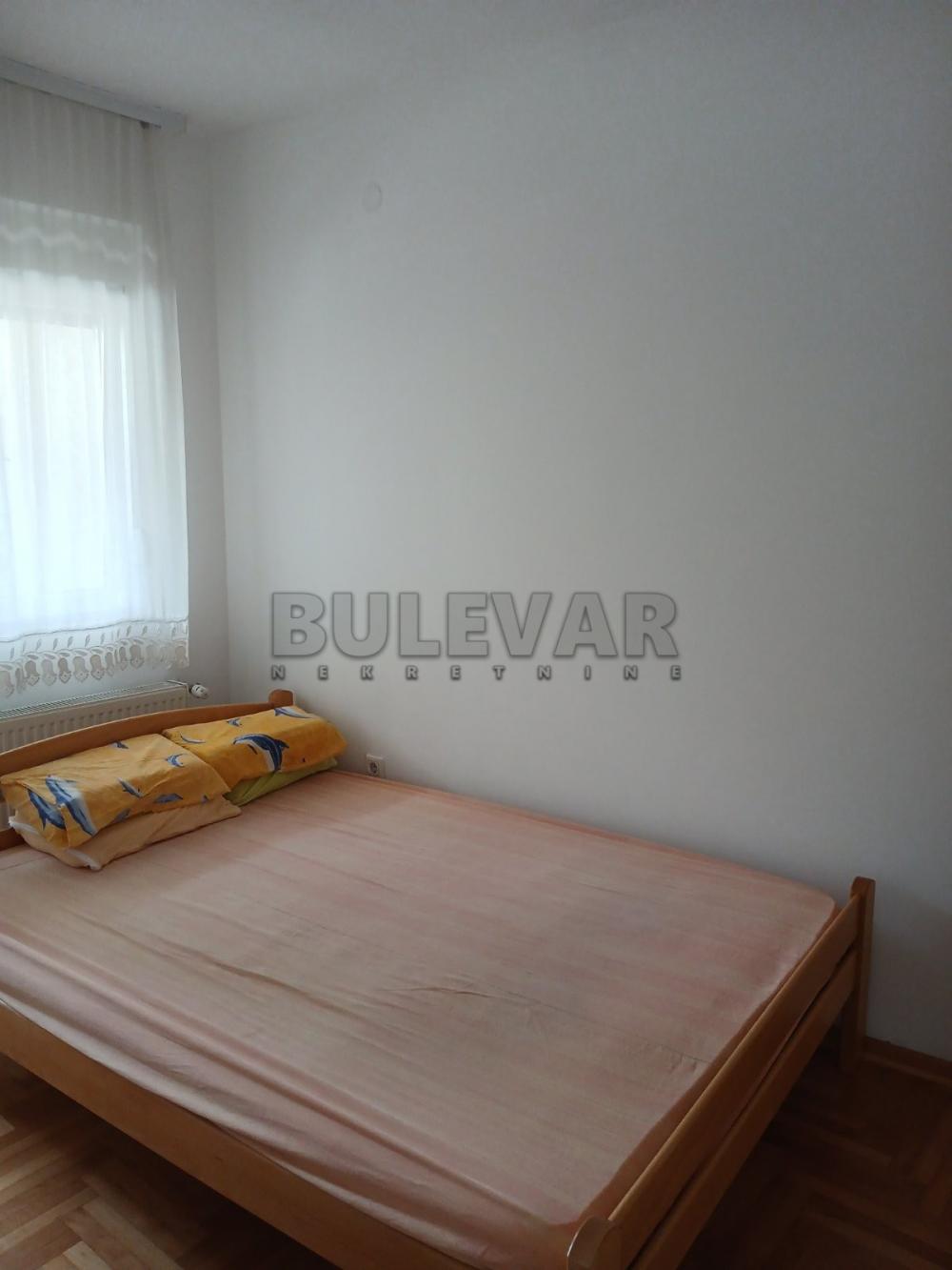 Slika 5 - Dvosoban, 42m2, Dragoslava Srejovića Kragujevac, sa terasom, sa parkingom