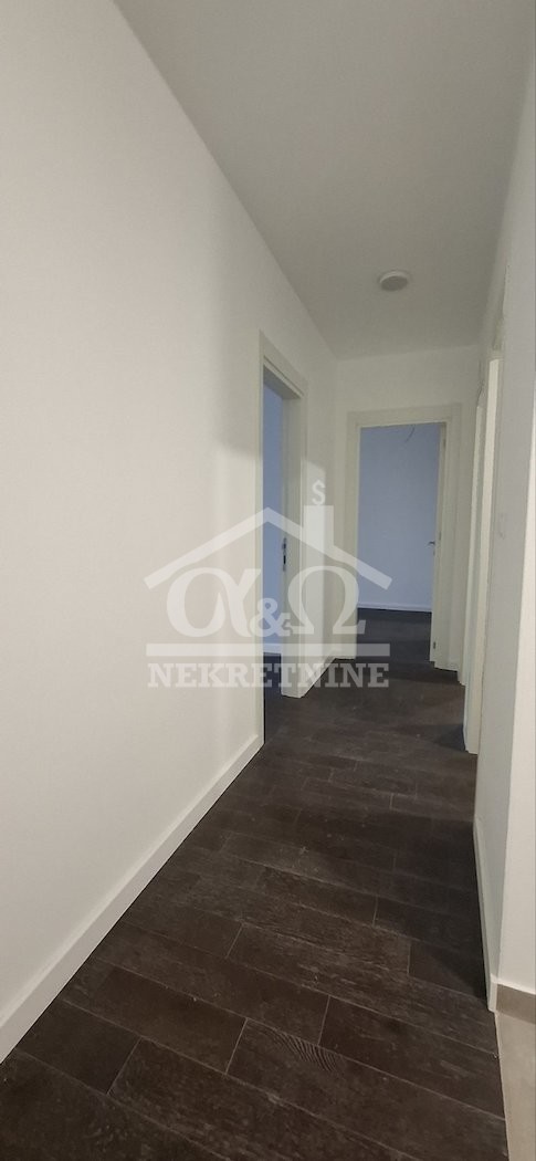 Slika 10 - Troiposoban, 87m2, Bubanj Kragujevac, sa terasom, ima lift