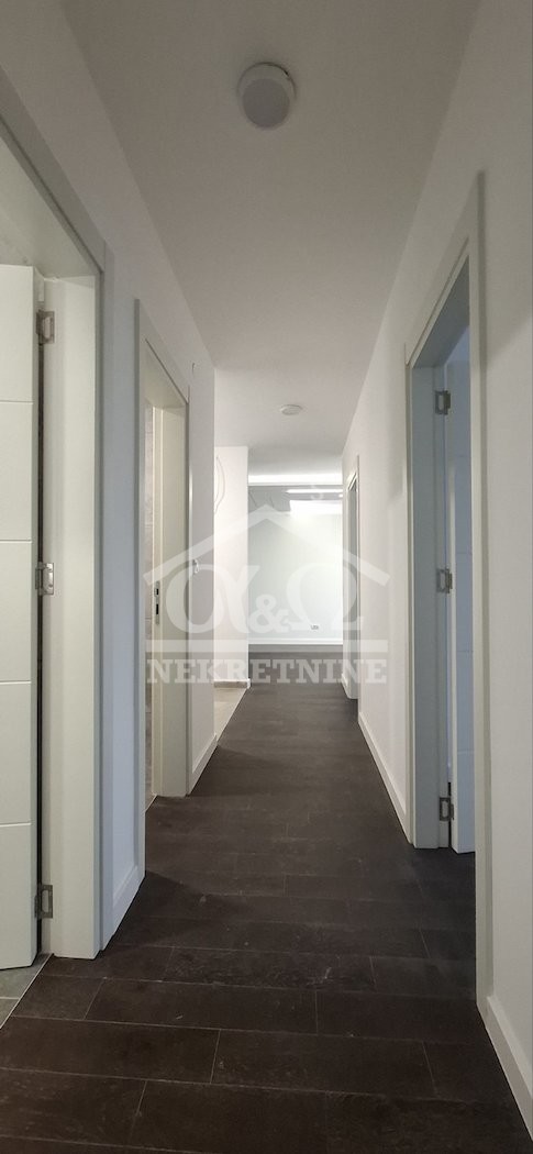 Slika 9 - Troiposoban, 87m2, Bubanj Kragujevac, sa terasom, ima lift