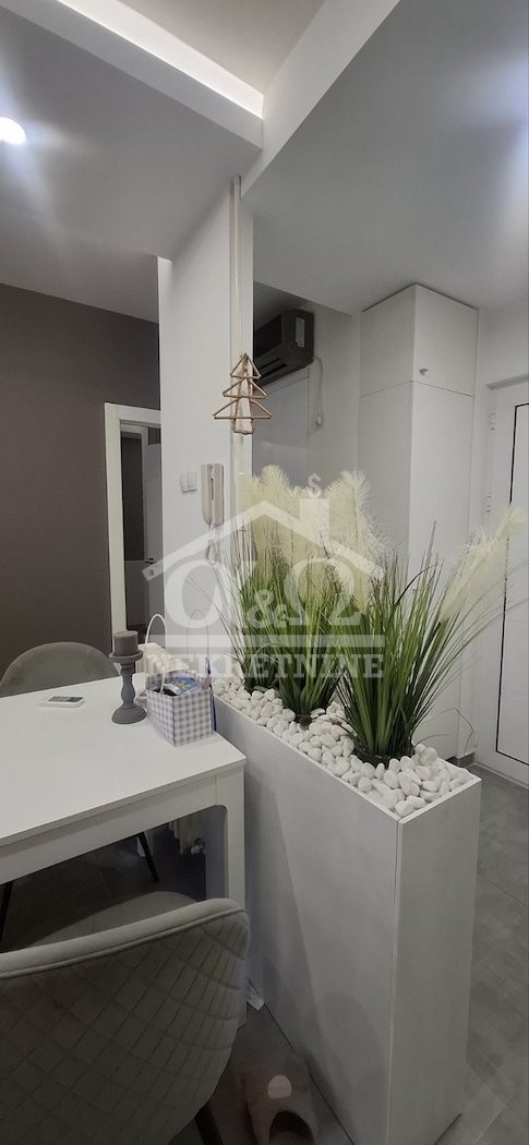 Slika 11 - Trosoban, 68m2, Aerodrom Kragujevac, sa terasom, ima lift