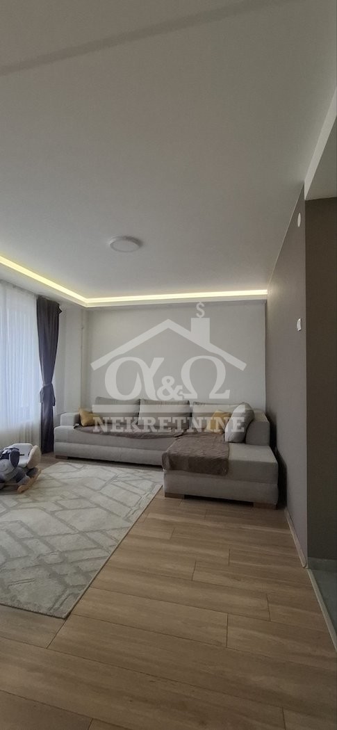 Slika 1 - Trosoban, 68m2, Aerodrom Kragujevac, sa terasom, ima lift