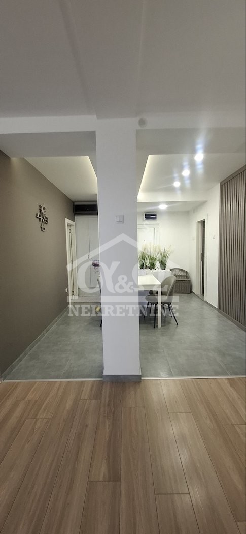 Slika 4 - Trosoban, 68m2, Aerodrom Kragujevac, sa terasom, ima lift