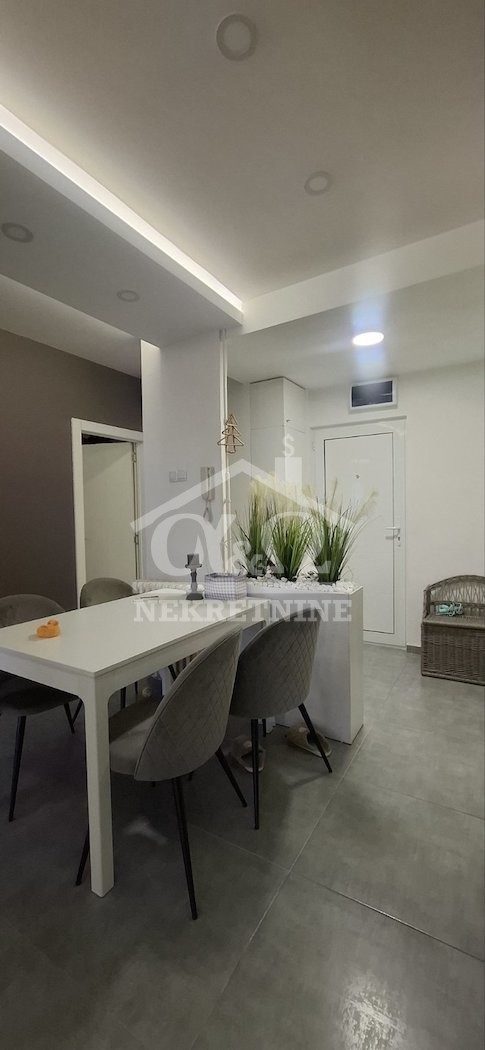 Slika 5 - Trosoban, 68m2, Aerodrom Kragujevac, sa terasom, ima lift