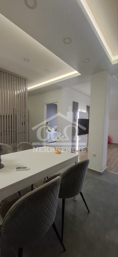 Slika 7 - Trosoban, 68m2, Aerodrom Kragujevac, sa terasom, ima lift