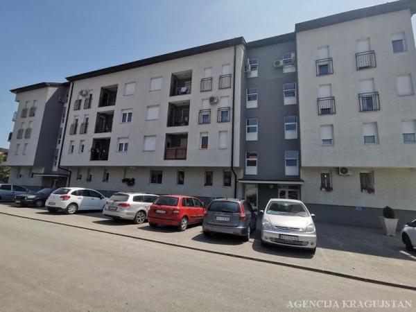 Slika 10 - Dvoiposoban, 68m2, Sušica Kragujevac, ima lift