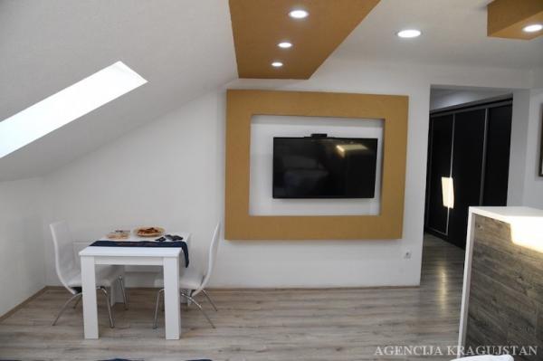 Slika 2 - Dvoiposoban, 68m2, Sušica Kragujevac, ima lift